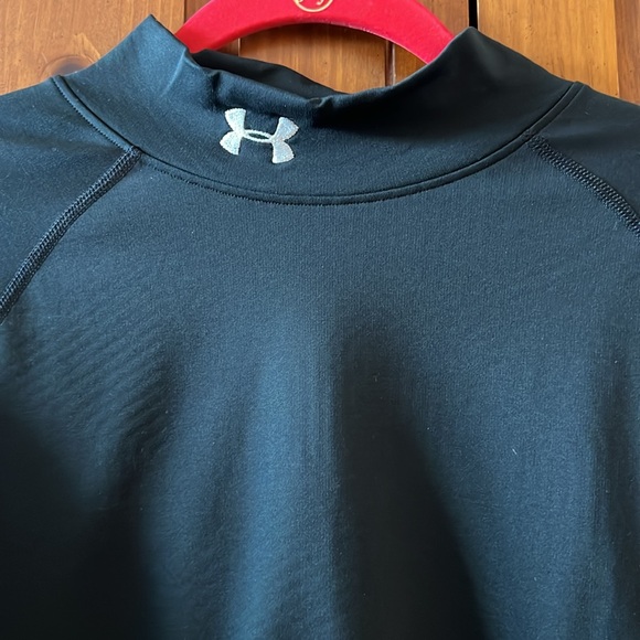 Woman’s Under Armour Pullover Size XL - Picture 3 of 3